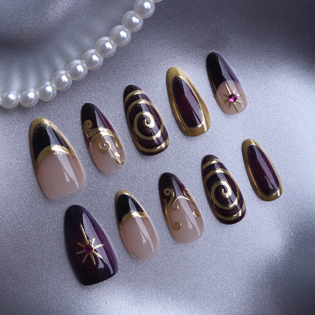 Elegant Artificial Nails with Luxurious Gold Design Stornfield