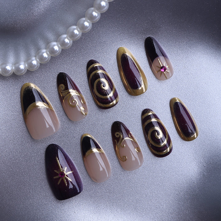 Elegant Artificial Nails with Luxurious Gold Design Stornfield