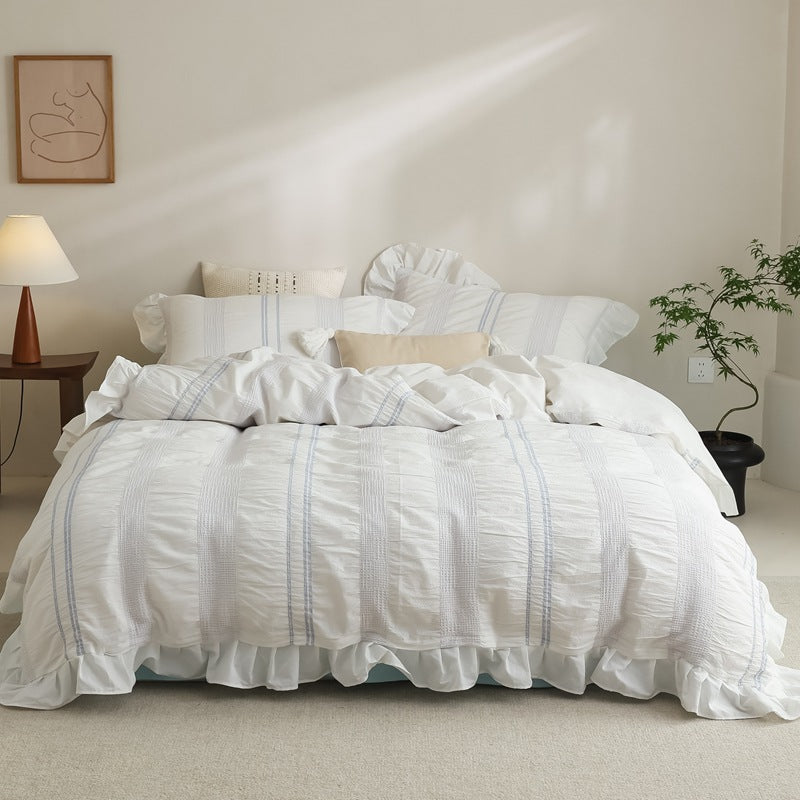 Cotton duvet cover set with structured longitudinal quilting, subtle striped look and ruffled hem