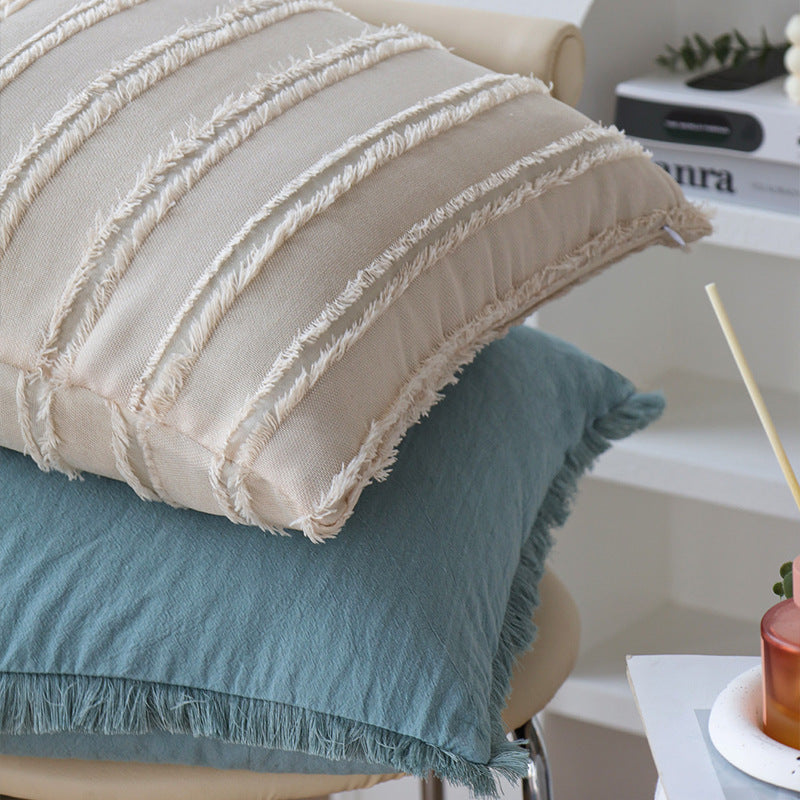 Luxurious cushion with fringes