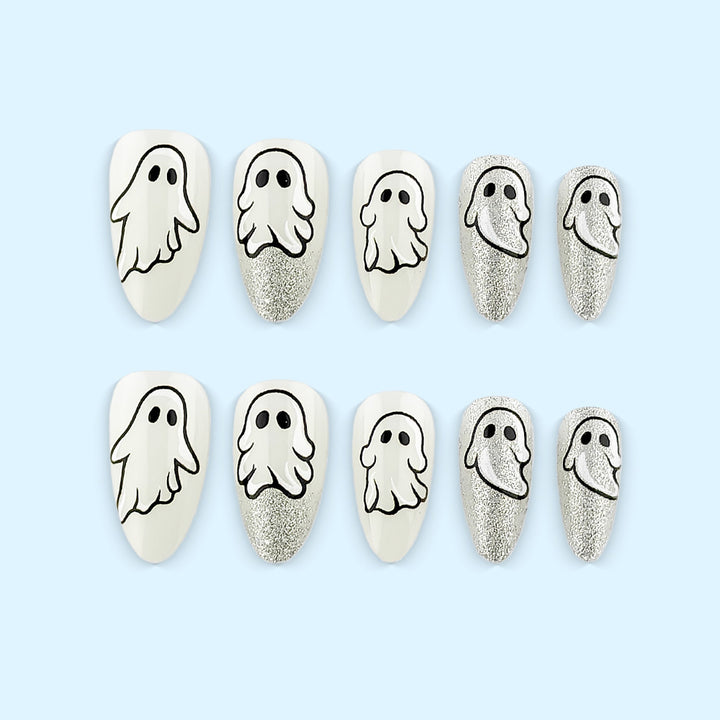 Artificial nails with cute ghost motif Stornfield