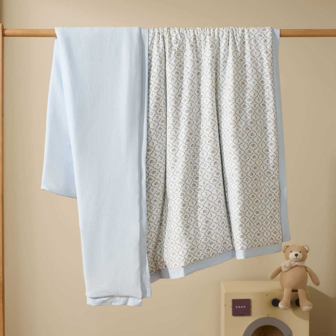 Double-layer baby crawling blanket made of cotton jersey with light padding and delicate all-over animal print