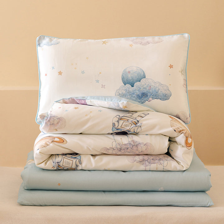 Children's bedding set with heavenly watercolor planet and cloud design made of cotton satin