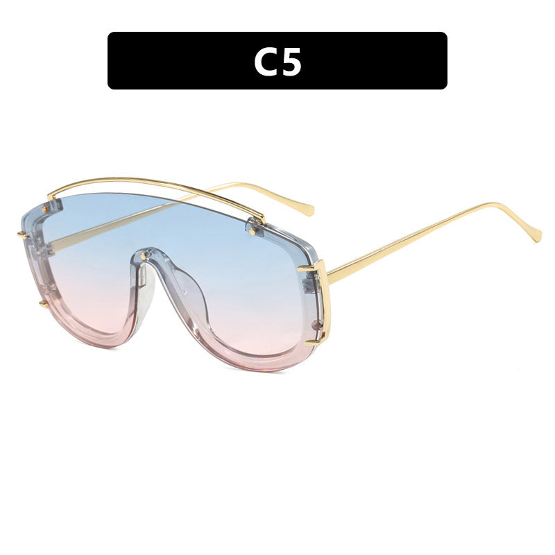 Women's masculine sunglasses with fashionable gradients and golden details Stornfield