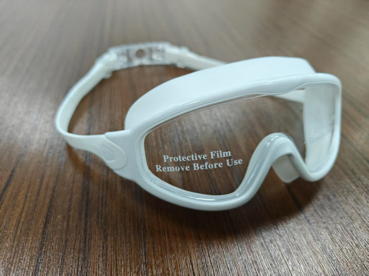 Swimming mask with adjustable comfort and clear field of vision Stornfield