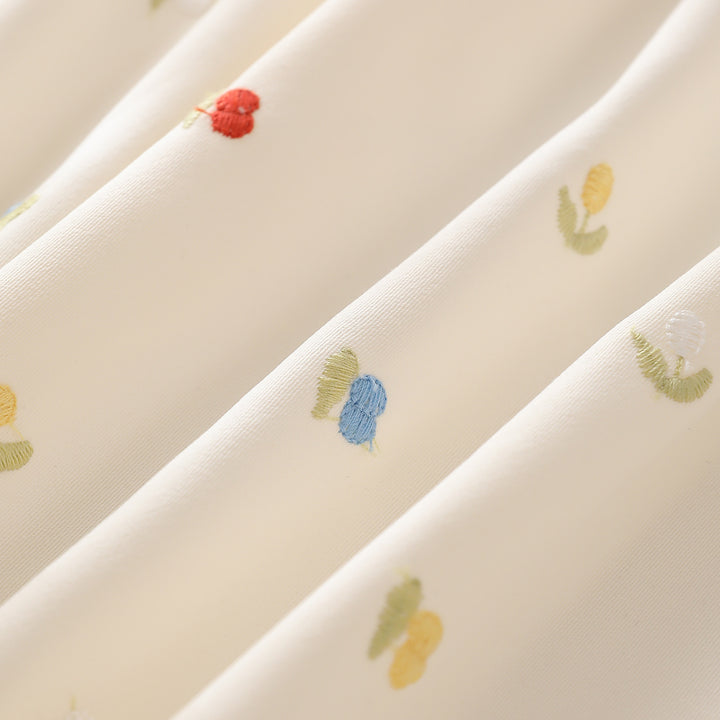 Embroidered tablecloth with ruffle and delicate floral relief