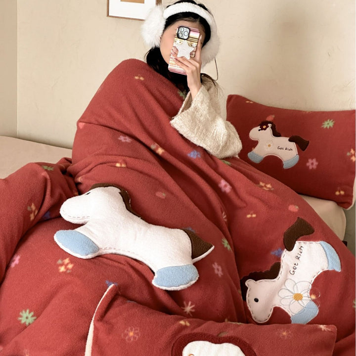 Microfiber fleece bedding set with appliqués and quilted back Stornfield