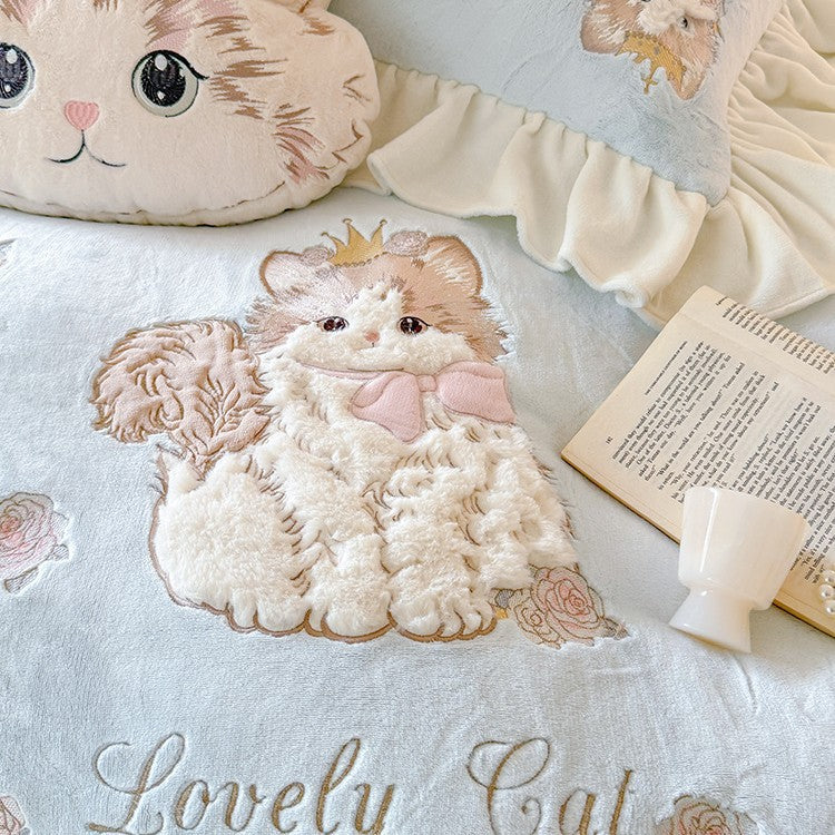 Plush bedding set with 3D cat appliqué and frill
