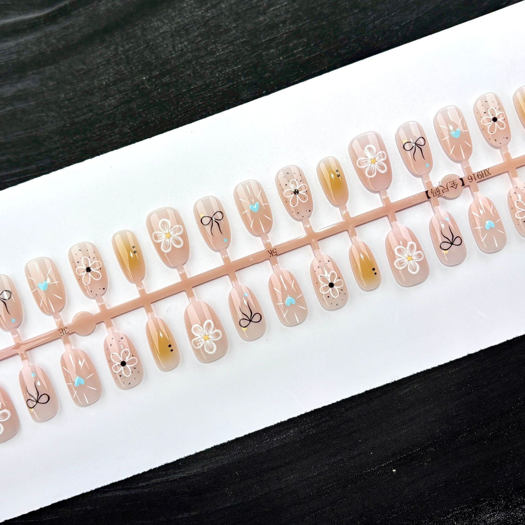 Artistic Flower-Designed Press-On Nail Set