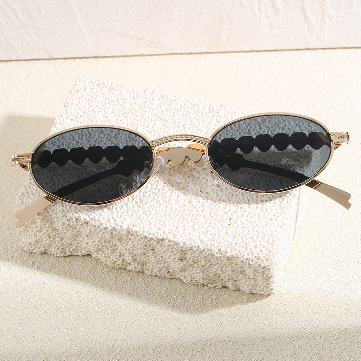 Fashionable sunglasses with oval frame and luxurious accent Stornfield