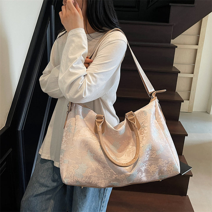 Elegant travel bag with luxurious pattern print Stornfield