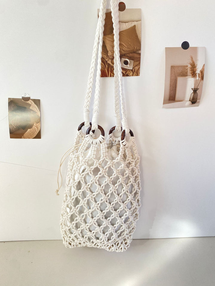 Hand-knotted mesh bag with decorative wooden rings Stornfield