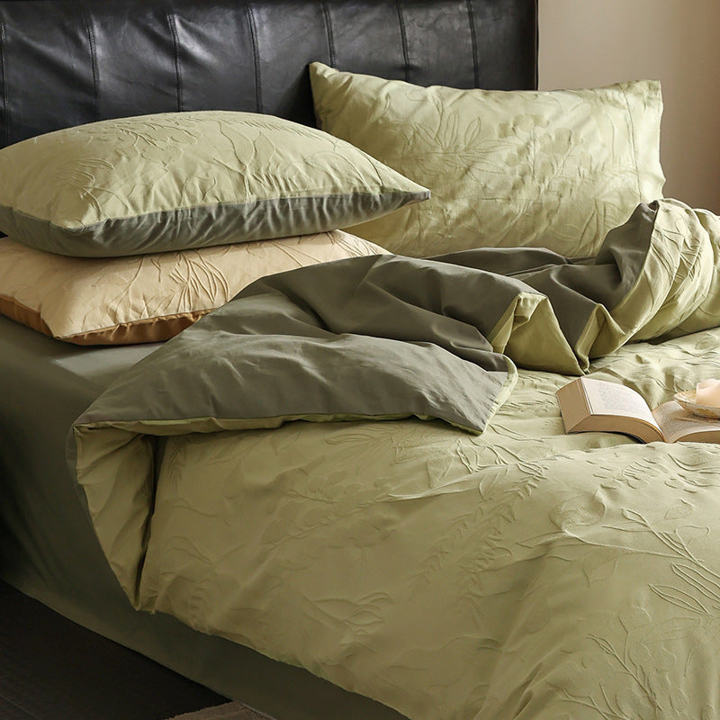 Elegant reversible bedding set made of cotton satin with embossed floral jacquard