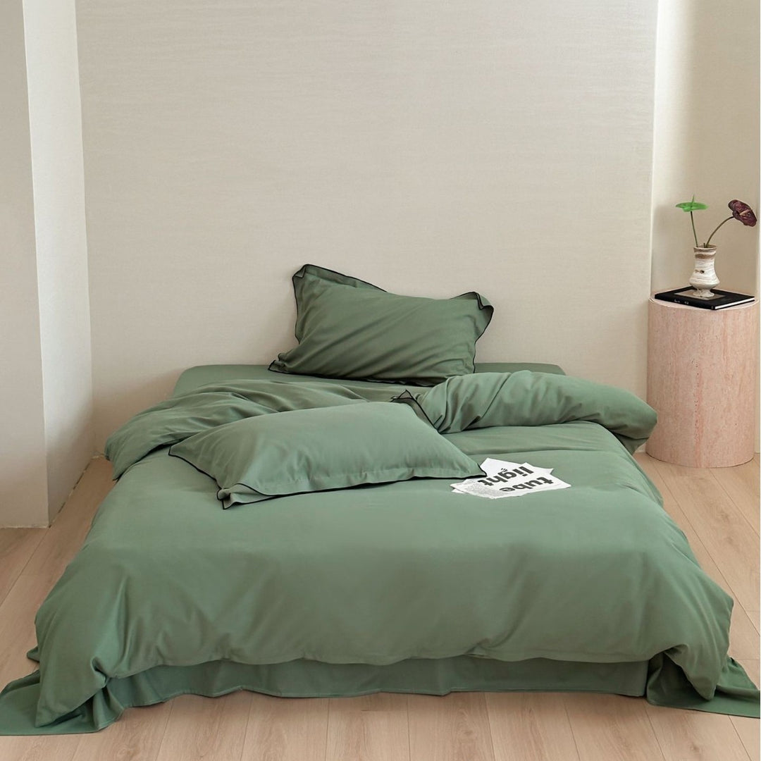 Reversible Cotton Sateen Duvet Cover Set with Contrast Piping and Pillow Shams