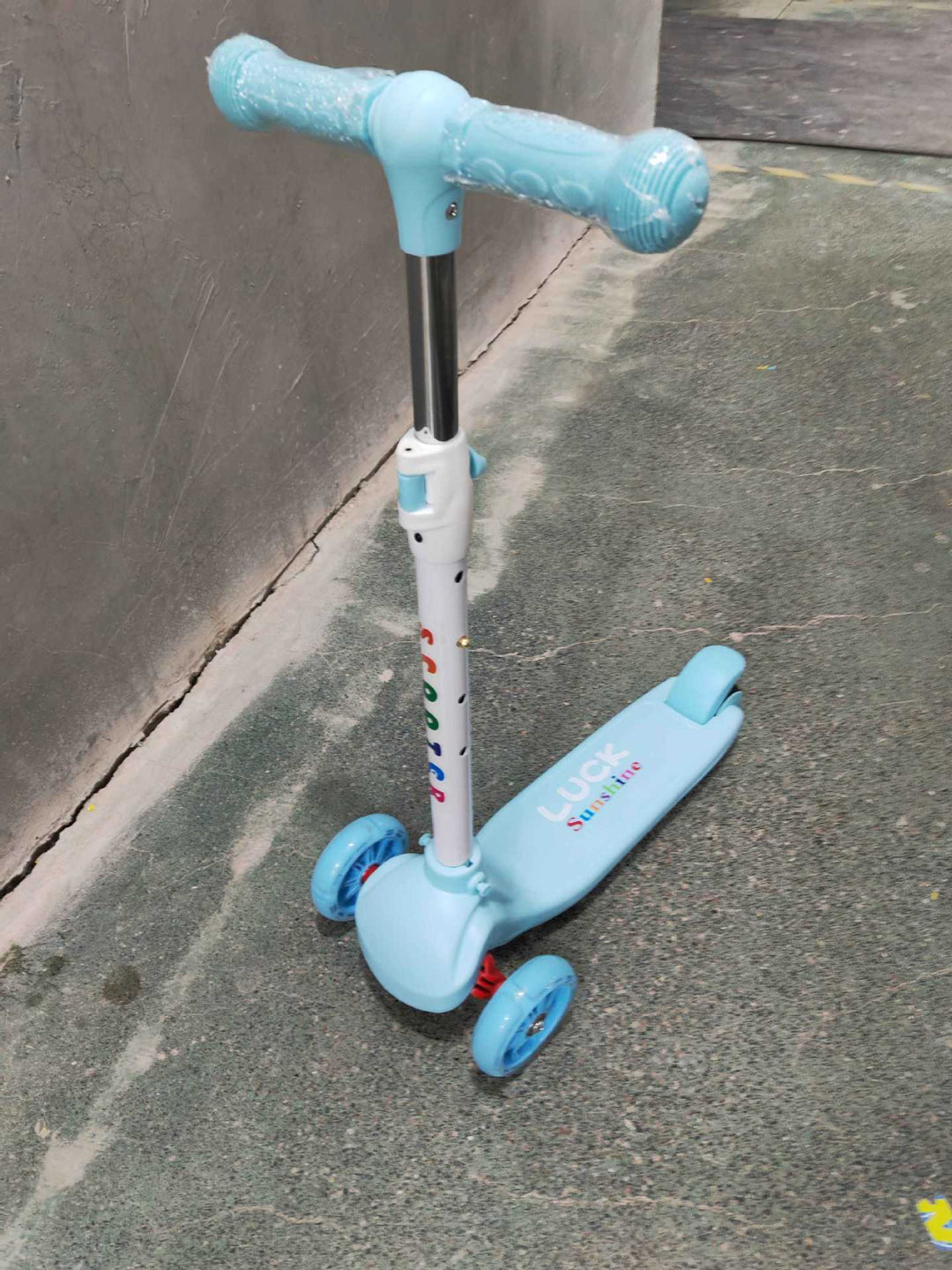 Sturdy Three-Wheeled Kick Scooter Stornfield