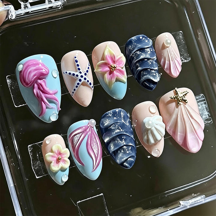 Artistic Nail Tips in Maritime Style Stornfield