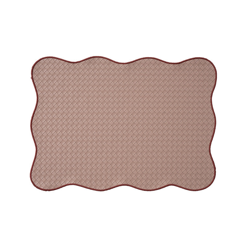 Table mat made of microfiber with wavy hem