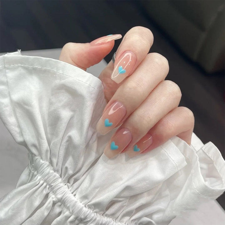 Artful nail art with heart motifs Stornfield