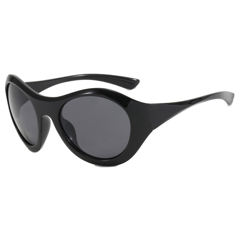 Ladies retro-inspired sunglasses with oversized frame and protective lenses Stornfield