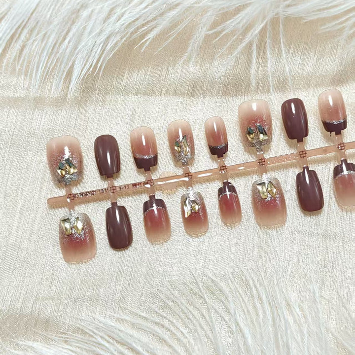 Elegant Artificial Nail Set with Gold Accents Stornfield
