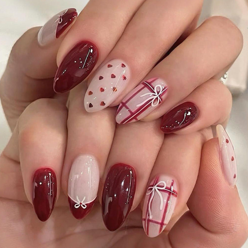Nail set with playful hearts and elegant bows Stornfield