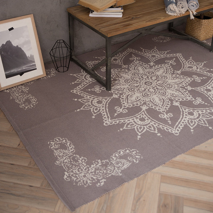 Flat-woven rectangular rug for living and entrance areas with quatrefoil pattern Stornfield