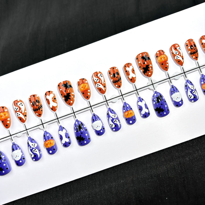 Festive Halloween-Themed Press-On Nail Art Kit