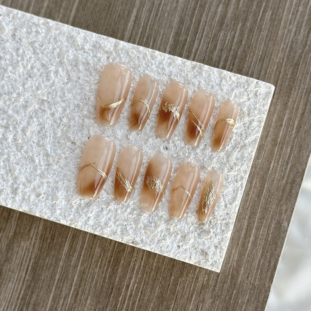 Luxurious Nail Art Set with Gold Accents