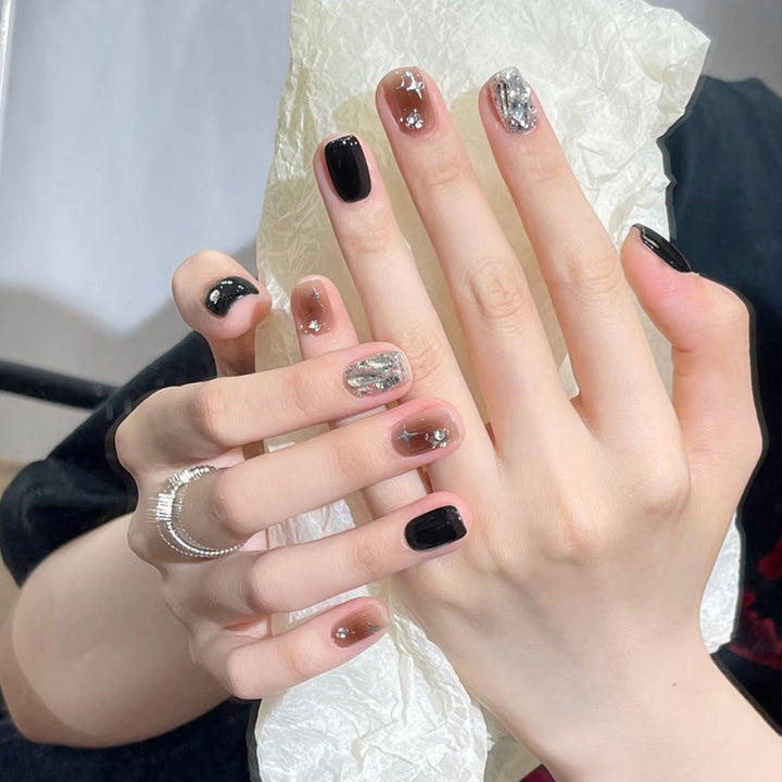 Artistic Press-On Nail Set with Glamorous Metallic Accents Stornfield