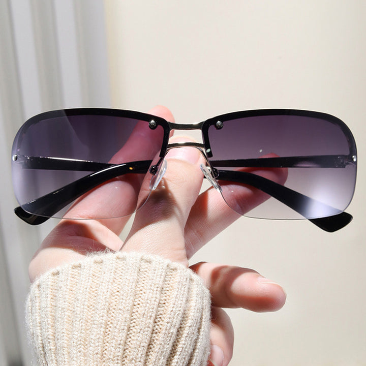 Ladies sunglasses with large, elegant lenses and a modern metal frame Stornfield