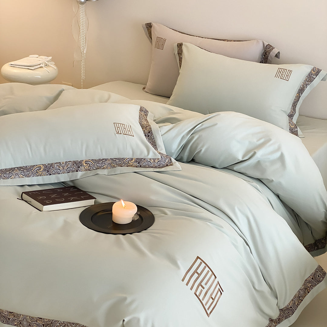 Luxurious bedding set made of cotton satin with paisley border and monogram embroidery