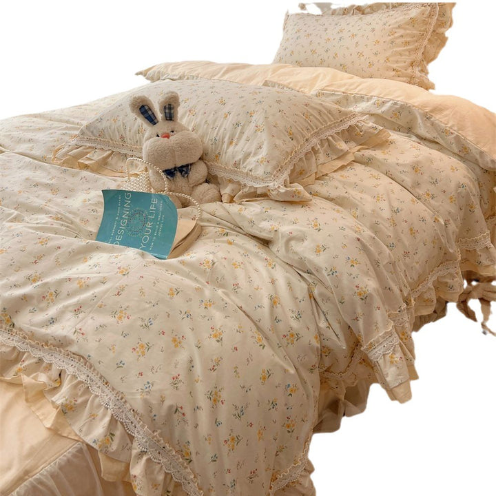Romantic bedding set with lace ruffle, frills and fine rose stripe