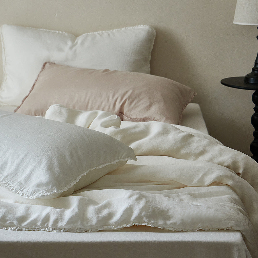 Linen bedding set with ruffled hem