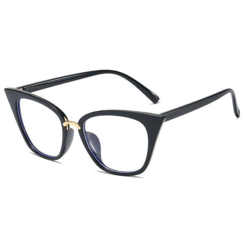 Ladies fashionable sunglasses with striking design Stornfield