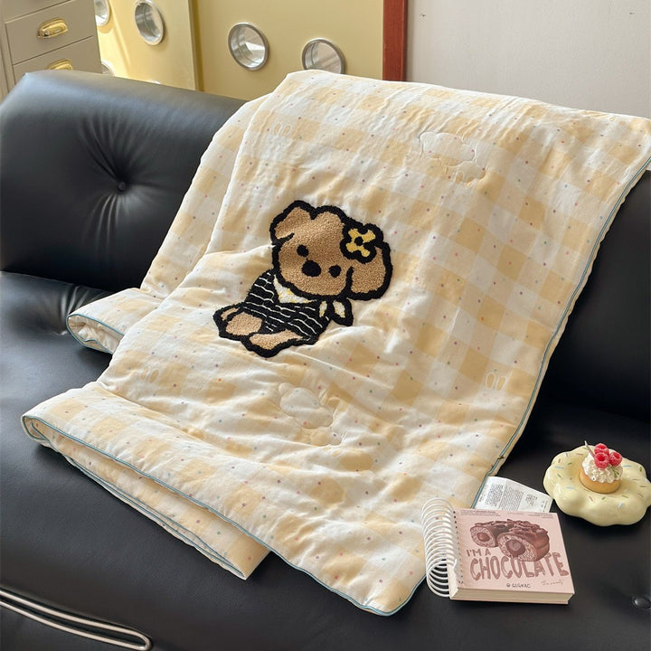 Children's cuddle blanket quilted with 3D teddy appliqué and muslin surface