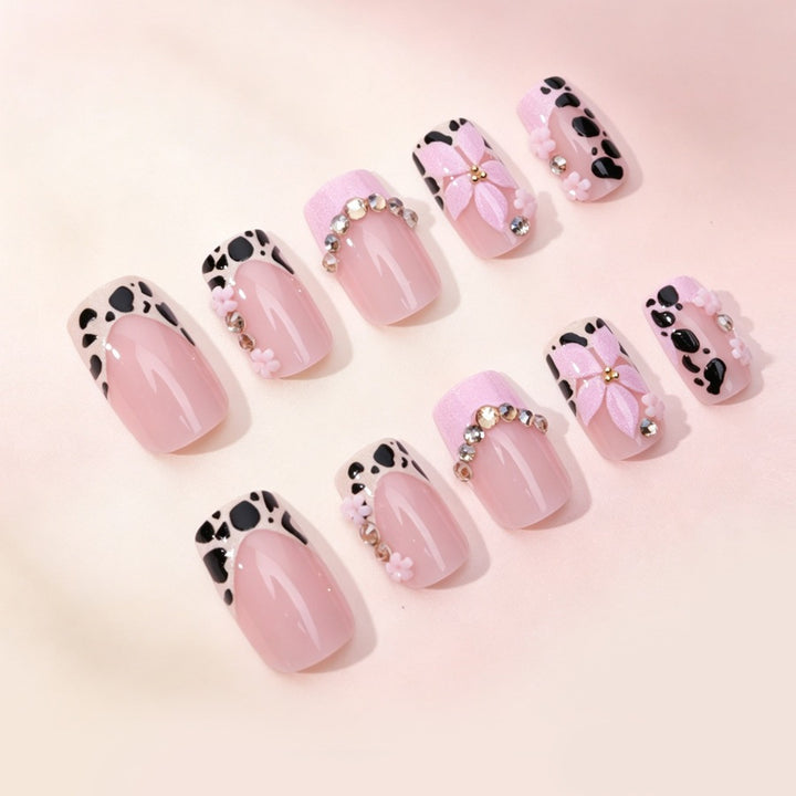 Artificial nail set with elegant flower and lace designs Stornfield