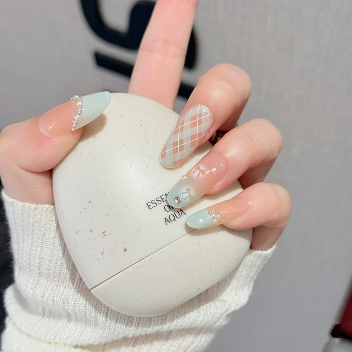 Decorative Press-On Nail Art Set Stornfield