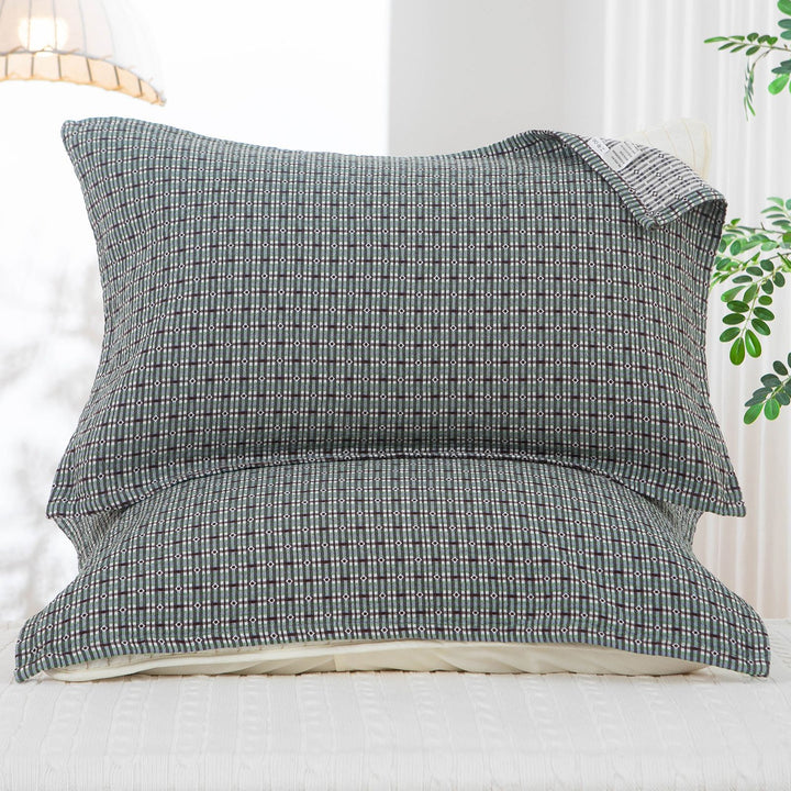Women's pillowcase with delicate floral motif Stornfield