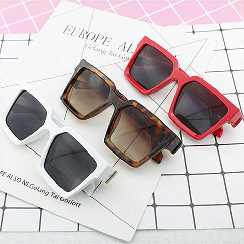 Women's oversized sunglasses in trendy corner design Stornfield