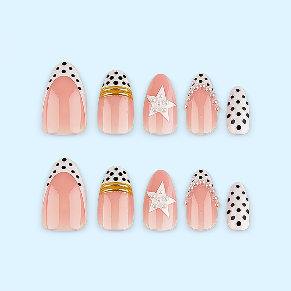 Custom-designed artificial nails with 3D applications Stornfield