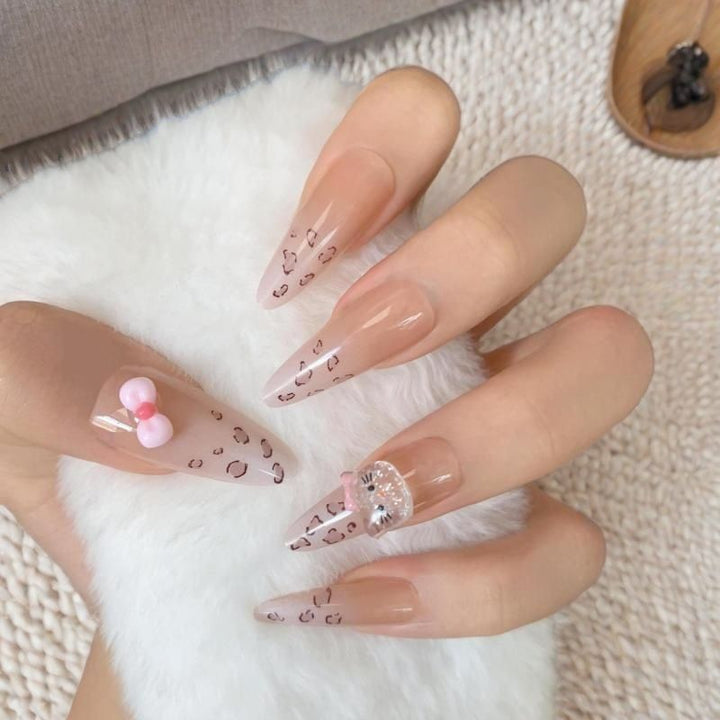 Artful nail designs with cat motif Stornfield