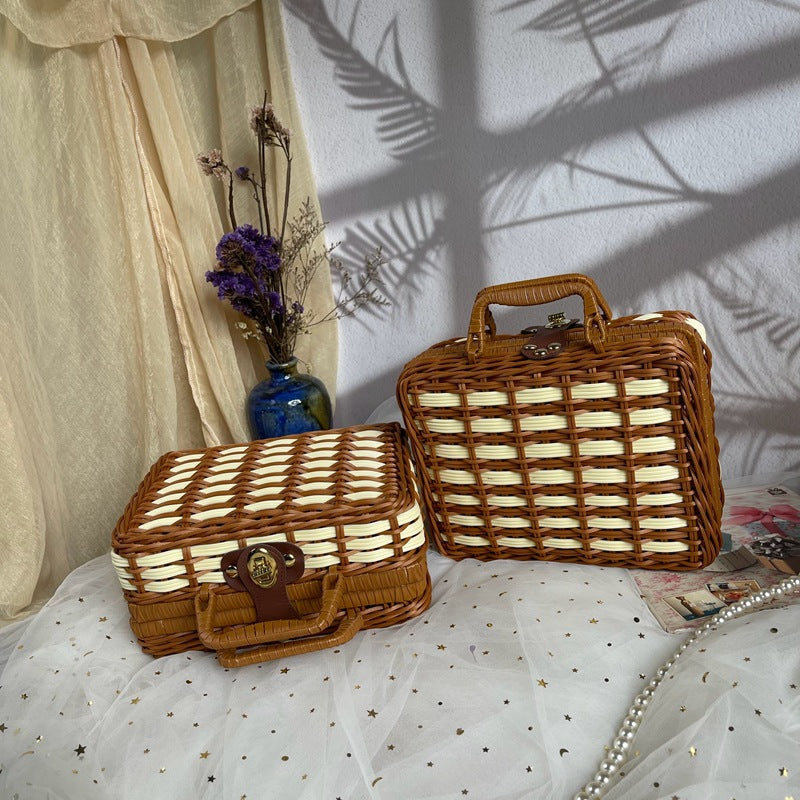 Women elegant handbag made of woven material Stornfield