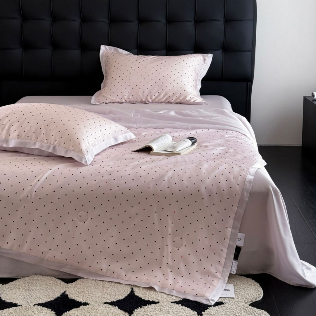 Fine cotton satin bedding set with heart allover and satin edge