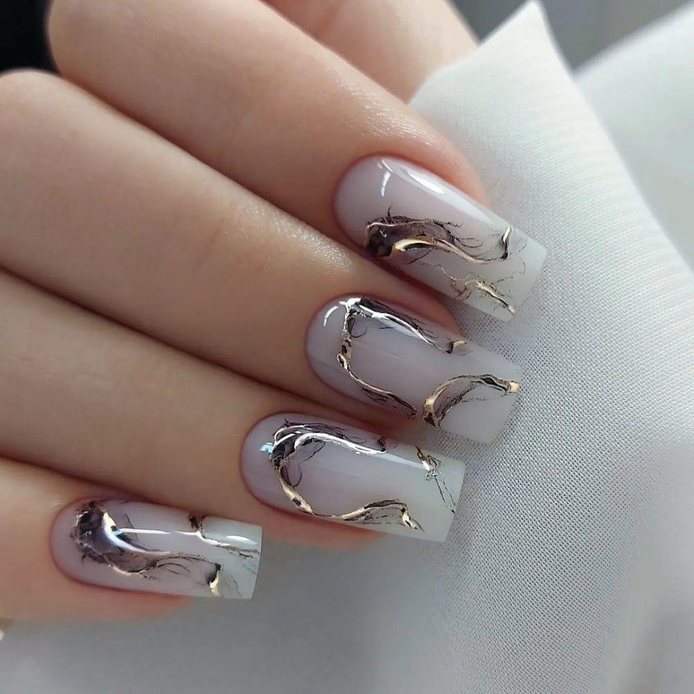 Artificial nails in an elegant minimalist style Stornfield