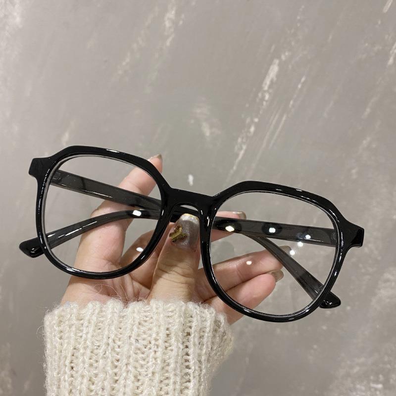 Fashionable Vintage Sunglasses with Wide Frame Stornfield