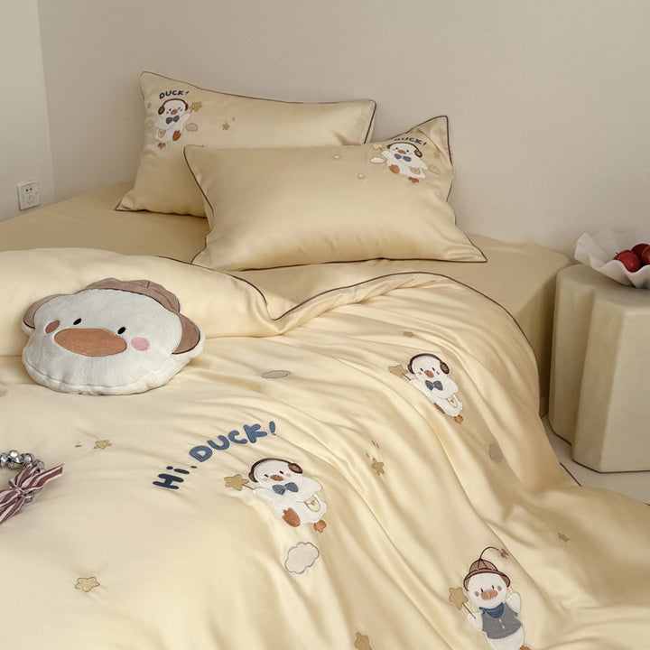 Children's bedding set made of cotton satin with stitched duck appliqués and fitted sheet