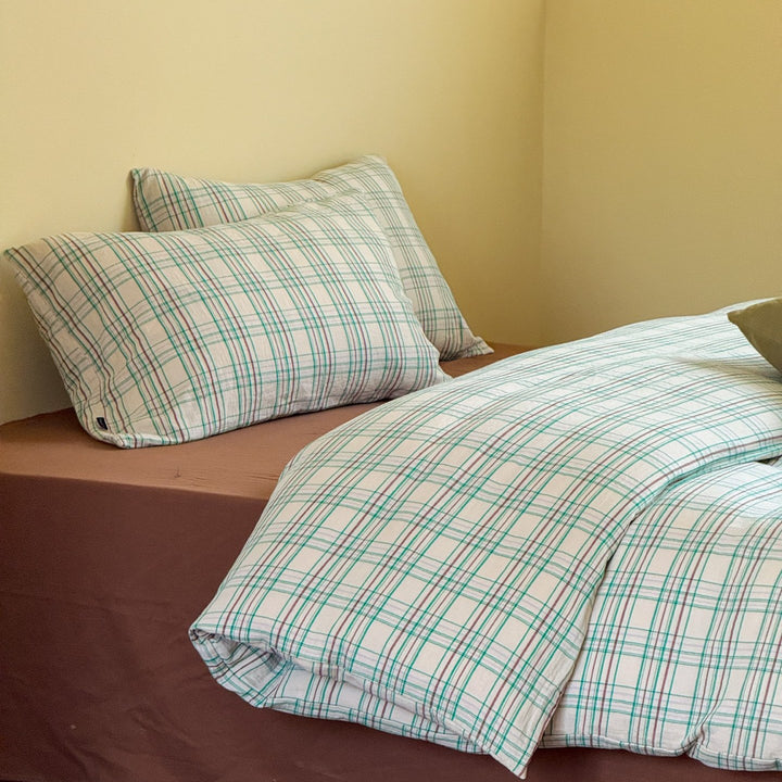 Duvet cover set made of cotton percale with a fine check pattern