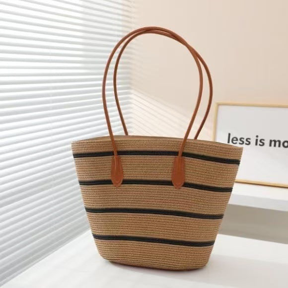 Sleek beach bag with matching sun hat Stornfield