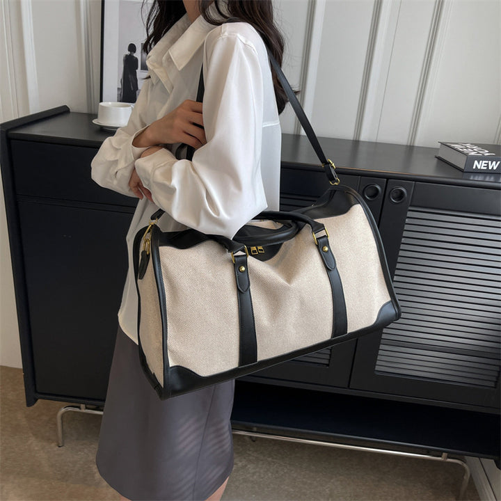 Sporty travel bag with removable shoulder strap Stornfield