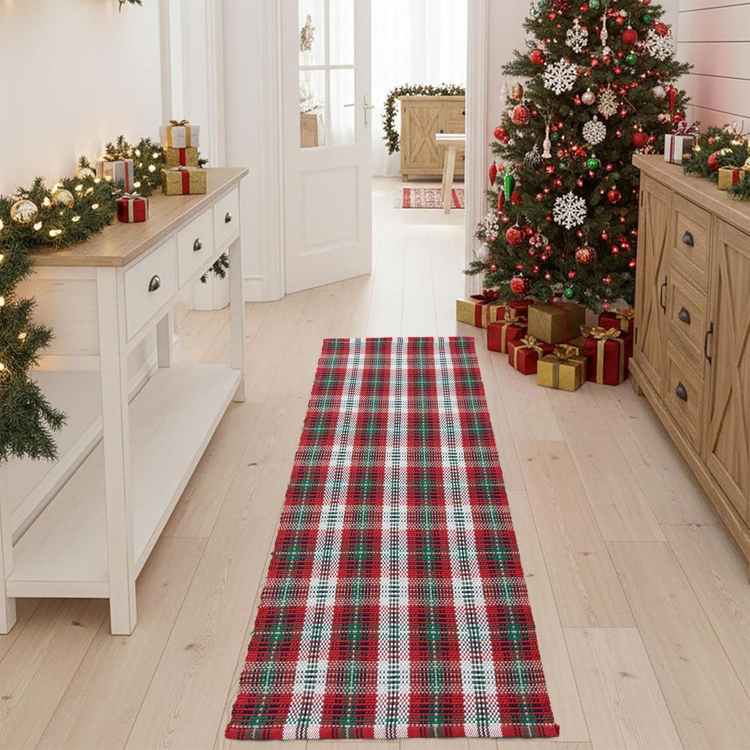 Hand-woven table runner in a traditional check pattern with a sturdy cotton structure Stornfield